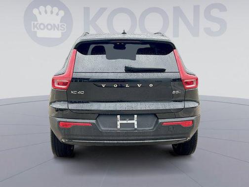 2025 Volvo XC40 B5 Plus Dark Theme