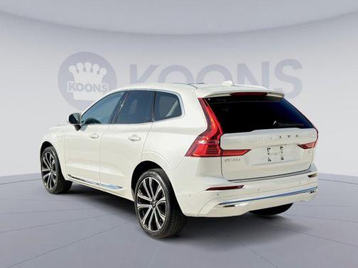 2023 Volvo XC60 Recharge Plug-In Hybrid T8 Ultimate Bright Theme