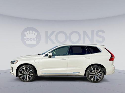 2023 Volvo XC60 Recharge Plug-In Hybrid T8 Ultimate Bright Theme