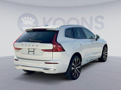 2023 Volvo XC60 Recharge Plug-In Hybrid T8 Ultimate Bright Theme