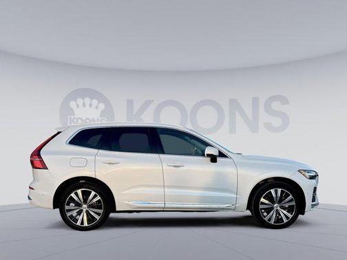2023 Volvo XC60 B5 Plus Bright Theme