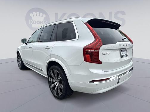 Crystal White Metallic 2023 Volvo XC90 B6 Ultimate 7-Seater