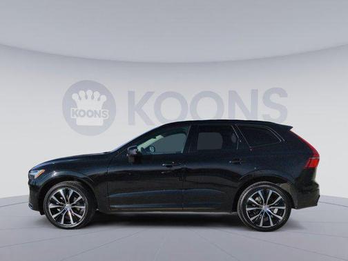 2023 Volvo XC60 Plus Dark Theme