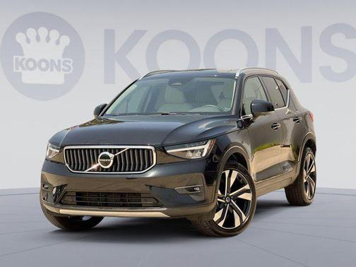 2023 Volvo XC40 B5 Plus Bright Theme