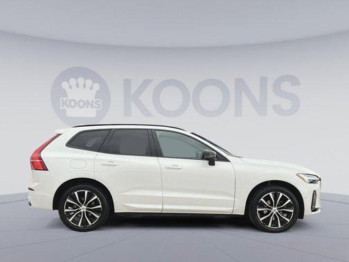 2023 Volvo XC60 B5 Plus Dark Theme