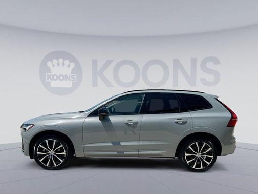 Vapour Grey Metallic 2024 Volvo XC60 B5 Plus Dark Theme