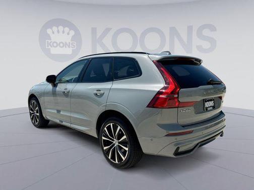 Vapour Grey Metallic 2024 Volvo XC60 B5 Plus Dark Theme
