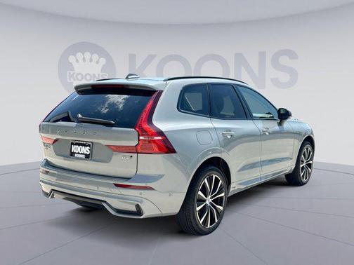 Vapour Grey Metallic 2024 Volvo XC60 B5 Plus Dark Theme