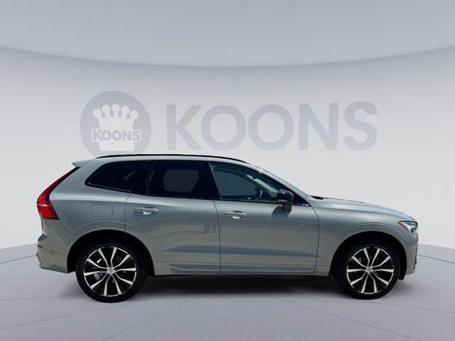Vapour Grey Metallic 2024 Volvo XC60 B5 Plus Dark Theme