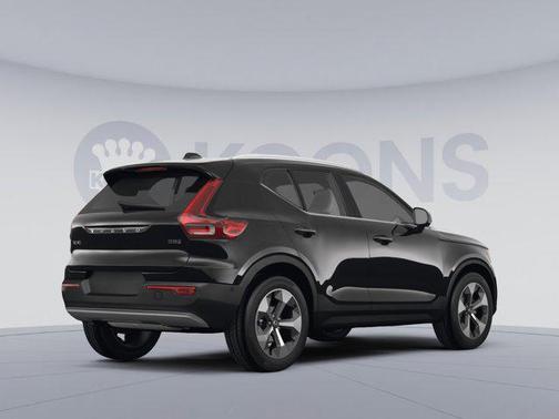 2023 Volvo XC40 B5 Plus Dark Theme