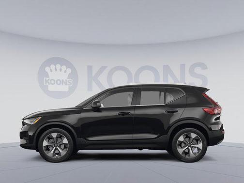 2023 Volvo XC40 B5 Plus Dark Theme