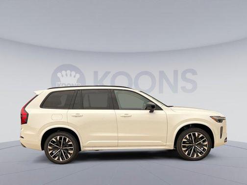 2026 Volvo XC90 B6 Ultra Dark Theme 6-Seater