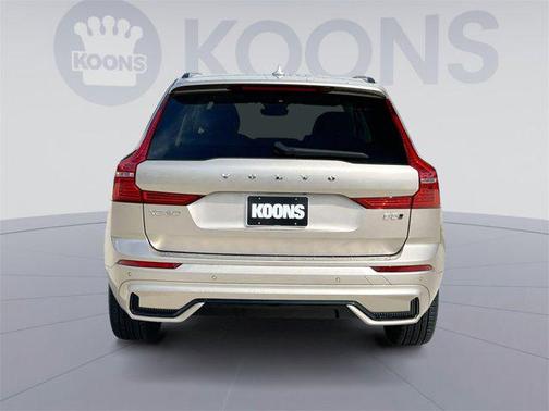 2024 Volvo XC60 B5 Plus Dark Theme