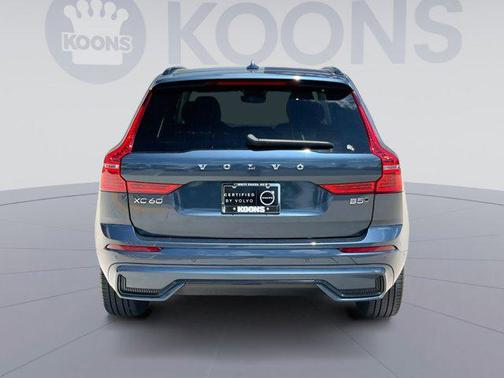 2023 Volvo XC60 B5 Plus Dark Theme