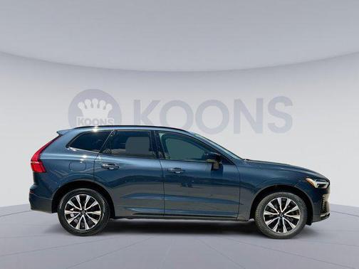 2023 Volvo XC60 B5 Plus Dark Theme