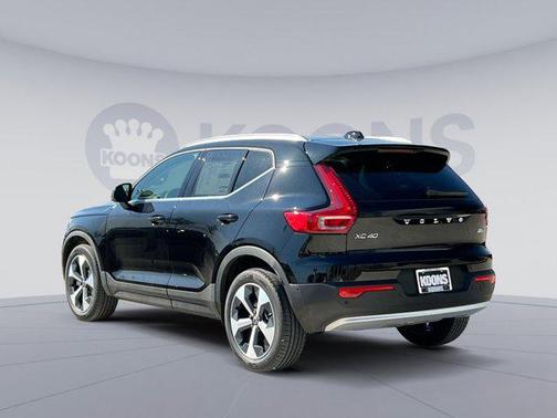 2025 Volvo XC40 B5 Plus Bright Theme