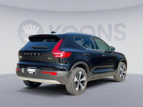 2025 Volvo XC40 B5 Plus Bright Theme