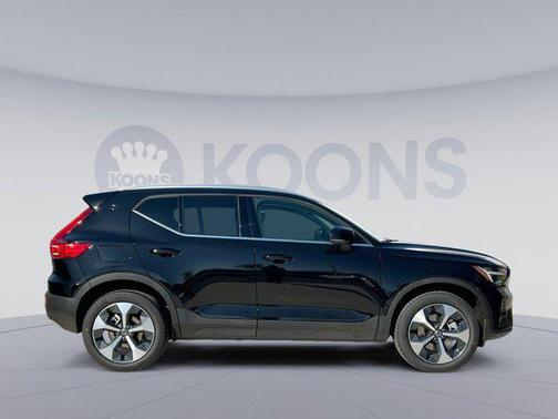 2025 Volvo XC40 B5 Plus Bright Theme