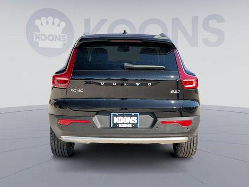 2025 Volvo XC40 B5 Plus Bright Theme