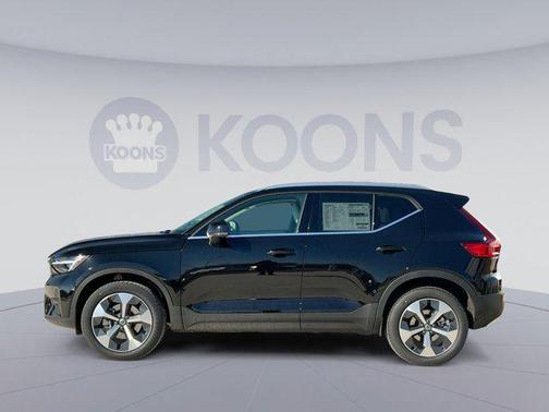 2025 Volvo XC40 B5 Plus Bright Theme
