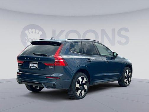 2025 Volvo XC60 Plug-In Hybrid T8 Plus