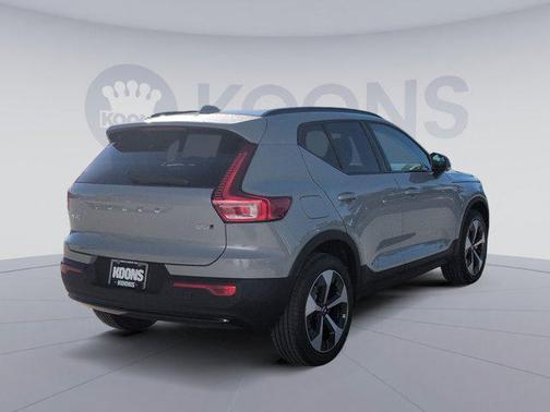 2026 Volvo XC40 B5 Plus