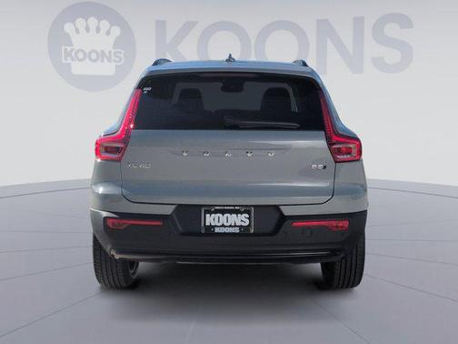 2026 Volvo XC40 B5 Plus