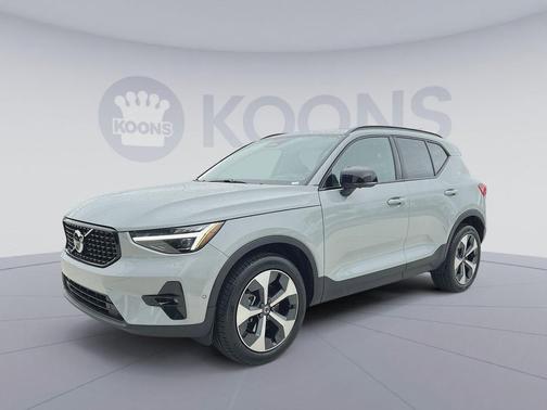 Vapour Grey Metallic 2026 Volvo XC40 B5 Plus