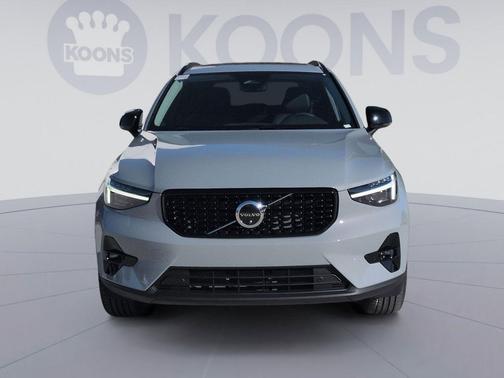 Vapour Grey Metallic 2026 Volvo XC40 B5 Plus