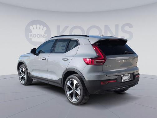 Vapour Grey Metallic 2026 Volvo XC40 B5 Plus