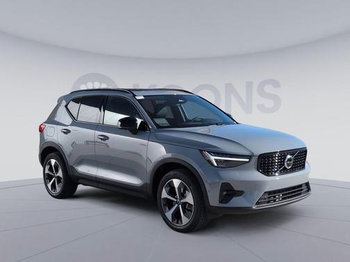 Vapour Grey Metallic 2026 Volvo XC40 B5 Plus