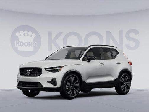 2025 Volvo XC40 B5 Plus Dark Theme