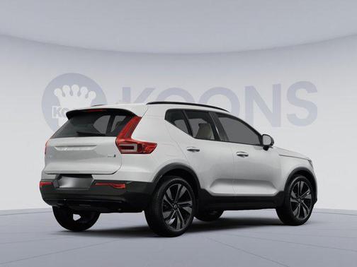2025 Volvo XC40 B5 Plus Dark Theme