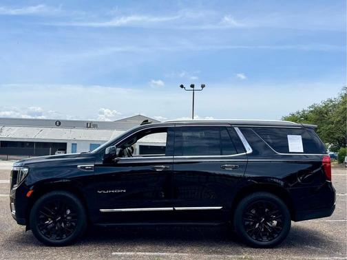 Onyx Black 2023 GMC Yukon SLT