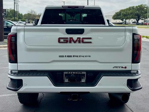 2024 GMC Sierra 2500 AT4