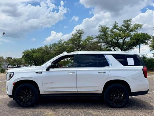 White Frost Tricoat 2022 GMC Yukon Denali