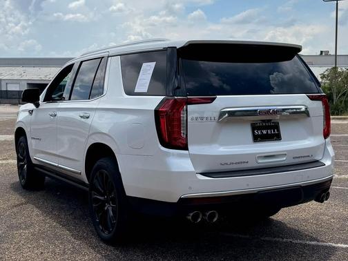 White Frost Tricoat 2022 GMC Yukon Denali