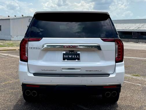 White Frost Tricoat 2022 GMC Yukon Denali