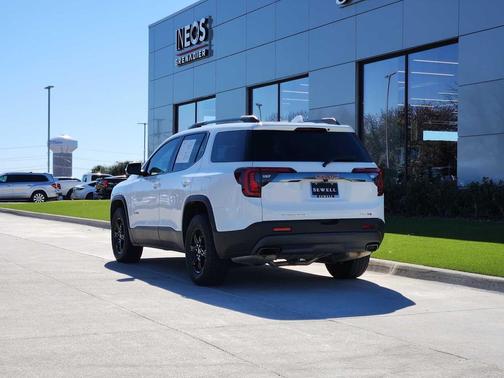 2023 GMC Acadia AWD AT4