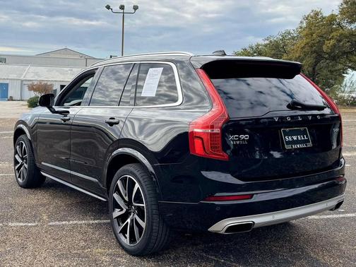 2020 Volvo XC90 T6 Momentum