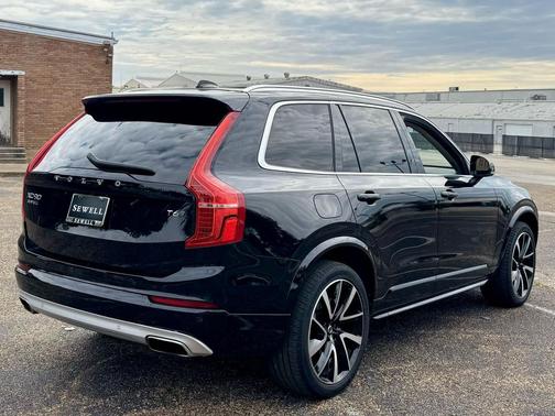 2020 Volvo XC90 T6 Momentum