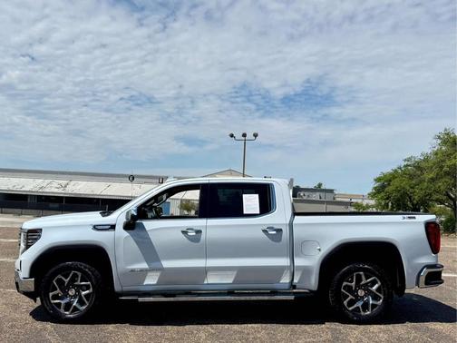 Glacier White Tricoat 2026 GMC Sierra 1500 SLT