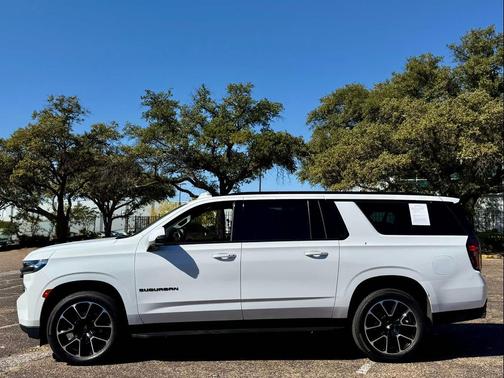 2023 Chevrolet Suburban RST