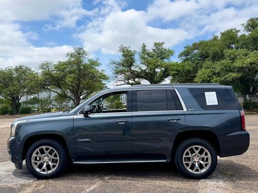 Dark Sky Metallic 2019 GMC Yukon SLT