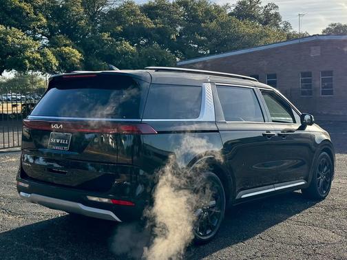 2023 Kia Carnival SX