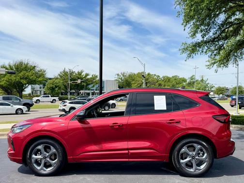 Rapid Red Metallic Tinted Clearcoat 2023 Ford Escape ST-Line