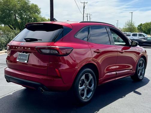 Rapid Red Metallic Tinted Clearcoat 2023 Ford Escape ST-Line