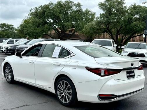 2019 Lexus ES 300h Base