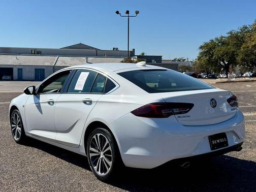 2018 Buick Regal Sportback Essence