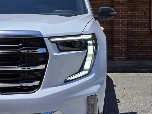 Glacier White Tricoat 2026 GMC Acadia Elevation FWD